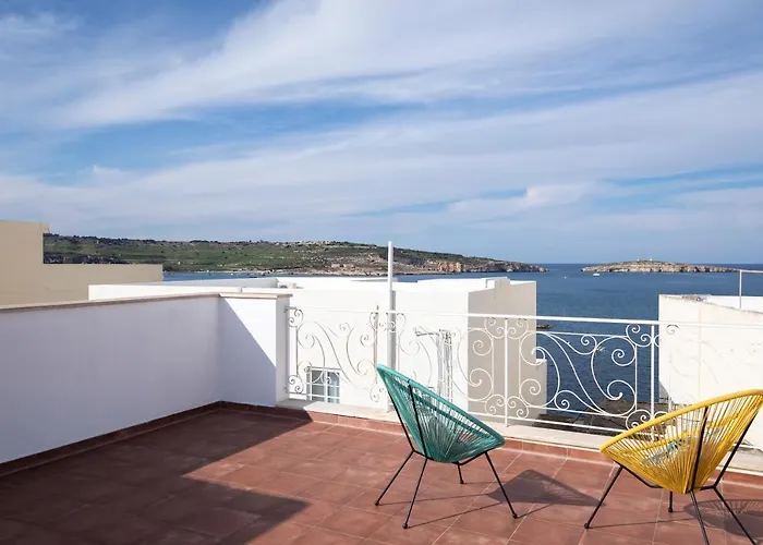 Chic, Stylish Traditional Townhouse With Terrace - St. Paul'S Bay