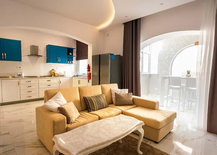 Stunning 4Br Villa With Heated Jacuzzi In St Paul'S Bay